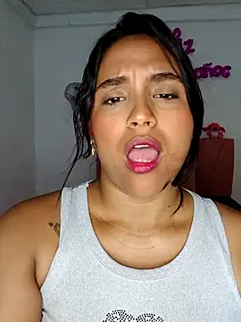 Snapshot of victoria_roussee chatting on 03-06-26, 07:10 victoria roussee online show from 03-06-26, 07:10