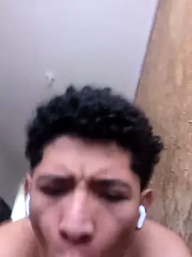 Snapshot of Magno_03 chatting on 10-24-25, 04:03 Magno 03 online show from 10-24-25, 04:03