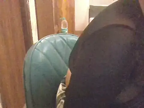Snapshot of okbent chatting on 02-19-25, 02:55 okbent online show from 02-19-25, 02:55