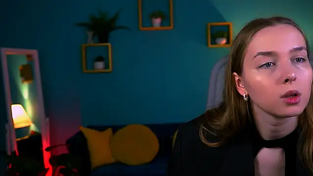 Snapshot of JenniferGraces chatting on 10-22-25, 10:48 JenniferGraces online show from 10-22-25, 10:48