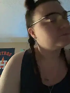 Snapshot of HTXBELLE chatting on 03-09-25, 02:43 HTXBELLE online show from 03-09-25, 02:43