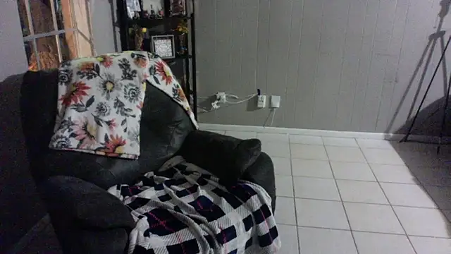 Snapshot of HTXBELLE chatting on 10-04-25, 01:14 HTXBELLE online show from 10-04-25, 01:14