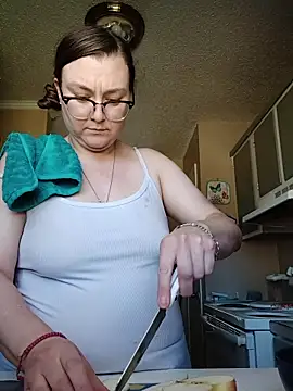 HTXBELLE online show from 10-31-25, 07:26