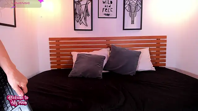 AbellaFox  online show from 09-28-25, 07:41