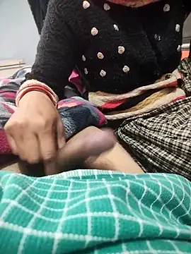 Snapshot of indian_couple4 chatting on 12-23-25, 04:21 indian couple4 online show from 12-23-25, 04:21