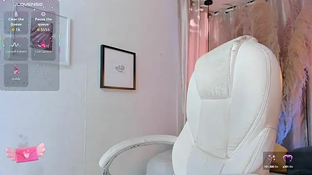 Snapshot of iiangel_ chatting on 09-17-25, 11:45 iiangel online show from 09-17-25, 11:45