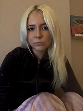 Snapshot of Blondie_Sofia_Essexbabe chatting on 10-15-25, 09:26 Blondie Sofia Essexbabe online show from 10-15-25, 09:26