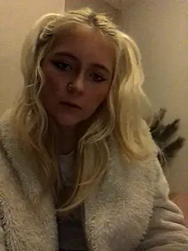 Snapshot of Blondie_Sofia_Essexbabe chatting on 10-27-25, 12:47 Blondie Sofia Essexbabe online show from 10-27-25, 12:47