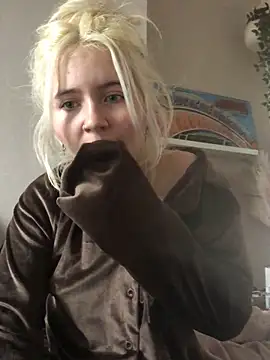 Snapshot of Blondie_Sofia_Essexbabe chatting on 11-12-25, 11:10 Blondie Sofia Essexbabe online show from 11-12-25, 11:10