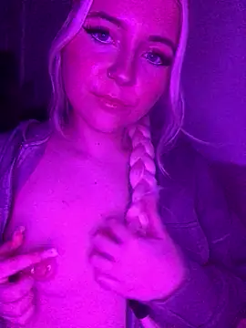 Snapshot of Blondie_Sofia_Essexbabe chatting on 01-08-26, 08:55 Blondie Sofia Essexbabe online show from 01-08-26, 08:55