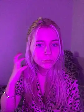 Snapshot of Blondie_Sofia_Essexbabe chatting on 03-09-26, 11:53 Blondie Sofia Essexbabe online show from 03-09-26, 11:53