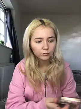 Snapshot of Blondie_Sofia_Essexbabe chatting on 03-18-26, 03:26 Blondie Sofia Essexbabe online show from 03-18-26, 03:26