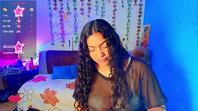 Snapshot of Vicky_Miller_05 chatting on 11-04-25, 10:31 Vicky Miller 05 online show from 11-04-25, 10:31