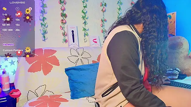 Snapshot of Vicky_Miller_05 chatting on 03-06-26, 07:10 Vicky Miller 05 online show from 03-06-26, 07:10