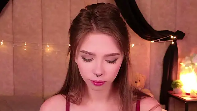 Snapshot of Sierra_Fane chatting on 09-22-25, 05:53 Sierra Fane online show from 09-22-25, 05:53
