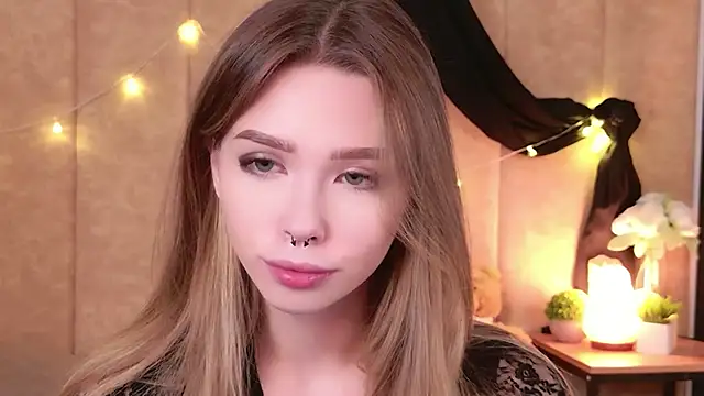 Snapshot of Sierra_Fane chatting on 11-21-25, 10:58 Sierra Fane online show from 11-21-25, 10:58