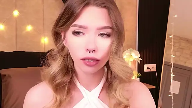 Snapshot of Sierra_Fane chatting on 12-05-25, 10:35 Sierra Fane online show from 12-05-25, 10:35