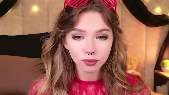 Snapshot of Sierra_Fane chatting on 12-20-25, 10:55 Sierra Fane online show from 12-20-25, 10:55