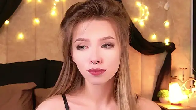 Snapshot of Sierra_Fane chatting on 12-21-25, 10:55 Sierra Fane online show from 12-21-25, 10:55