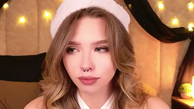 Snapshot of Sierra_Fane chatting on 12-22-25, 10:45 Sierra Fane online show from 12-22-25, 10:45