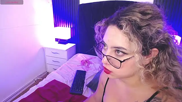 Snapshot of veenus_hs chatting on 03-22-25, 09:02 veenus hs online show from 03-22-25, 09:02