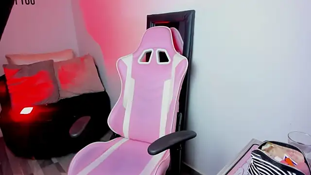 Zamira Taylor online show from 03-18-25, 07:20