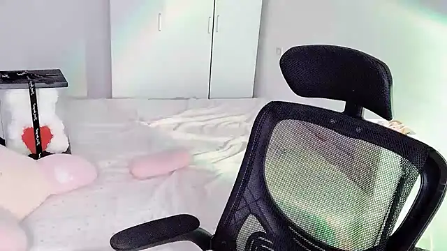 Snapshot of Annnnqi-77 chatting on 10-09-25, 04:10 Annnnqi-77 online show from 10-09-25, 04:10