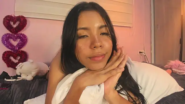 Snapshot of emily_sweett24 chatting on 03-05-25, 06:56 emily sweett24 online show from 03-05-25, 06:56