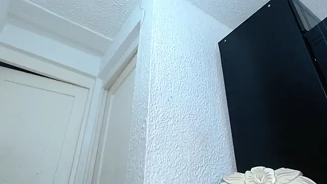 Snapshot of EngelCristaly chatting on 02-25-25, 08:51 EngelCristaly online show from 02-25-25, 08:51