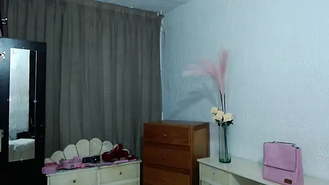 Snapshot of EngelCristaly chatting on 09-11-25, 07:08 EngelCristaly online show from 09-11-25, 07:08