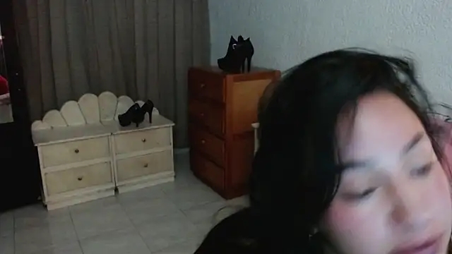 Snapshot of EngelCristaly chatting on 02-06-26, 07:23 EngelCristaly online show from 02-06-26, 07:23