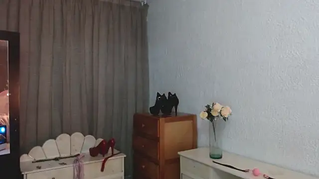 Snapshot of EngelCristaly chatting on 02-13-26, 05:47 EngelCristaly online show from 02-13-26, 05:47