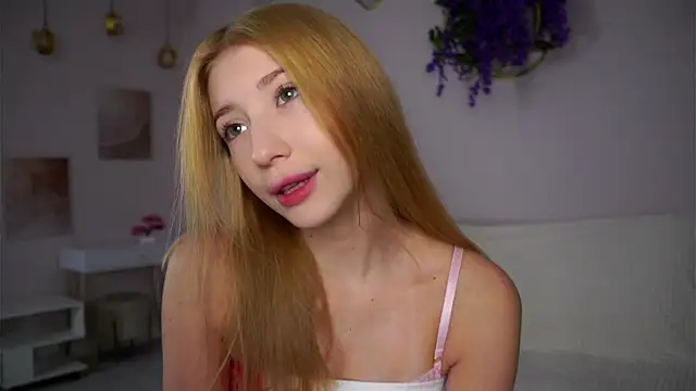 SunnivaCovil online show from 12-15-25, 02:54