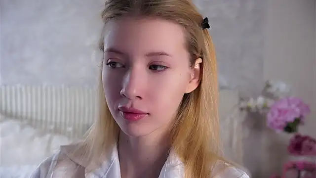 SunnivaCovil online show from 04-23-26, 03:14