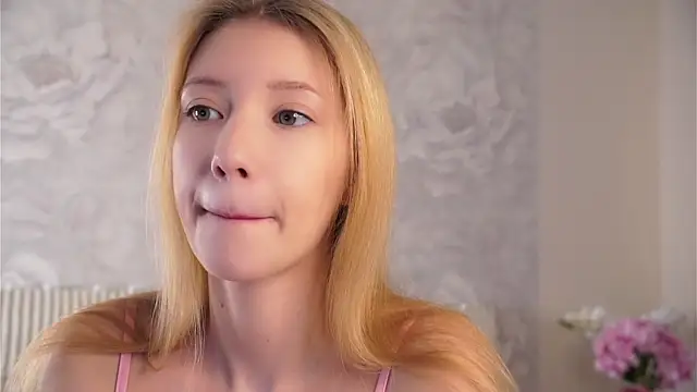 SunnivaCovil online show from 04-25-26, 02:36