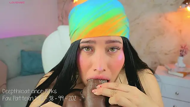 Snapshot of Leaa_Cox chatting on 12-19-25, 05:25 Leaa Cox online show from 12-19-25, 05:25