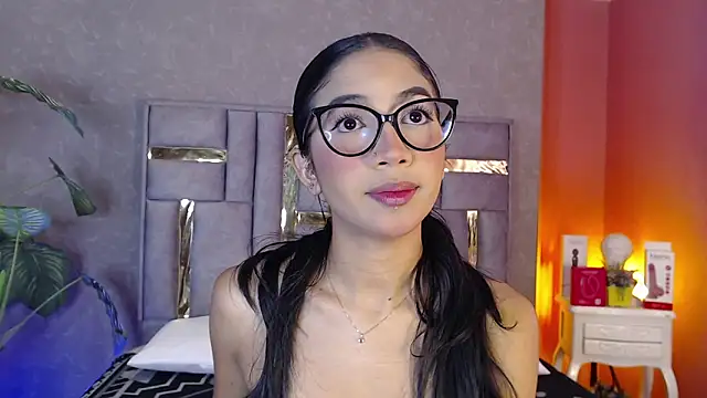 Snapshot of Tyla_Ks chatting on 06-11-26, 07:01 Tyla Ks online show from 06-11-26, 07:01