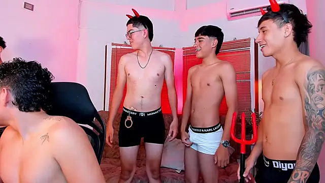 Snapshot of Fun_BoysW chatting on 10-31-25, 08:21 Fun BoysW online show from 10-31-25, 08:21