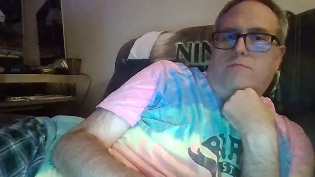 Snapshot of Smallone327 chatting on 09-20-25, 04:24 Smallone327 online show from 09-20-25, 04:24