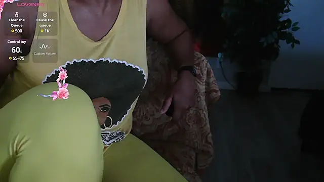 Snapshot of Queenanitadix chatting on 02-03-25, 12:04 Queenanitadix online show from 02-03-25, 12:04