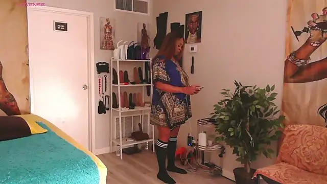 Snapshot of Queenanitadix chatting on 02-20-25, 06:46 Queenanitadix online show from 02-20-25, 06:46