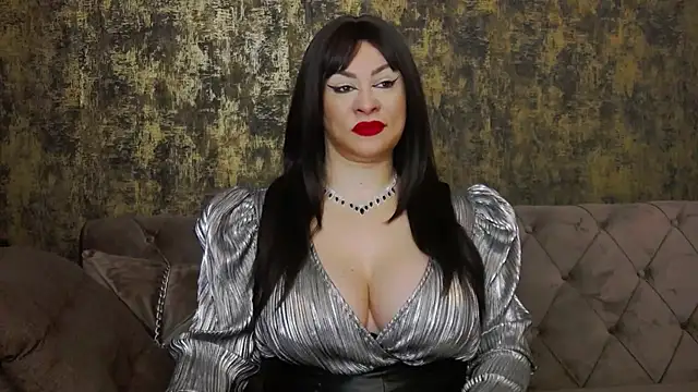 Snapshot of MistressAmberCrost chatting on 10-27-25, 06:28 MistressAmberCrost online show from 10-27-25, 06:28