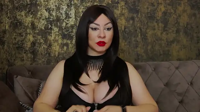 Snapshot of MistressAmberCrost chatting on 10-28-25, 06:17 MistressAmberCrost online show from 10-28-25, 06:17