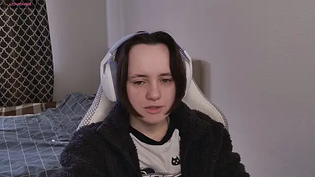 Luna Loveee online show from 04-26-26, 06:11