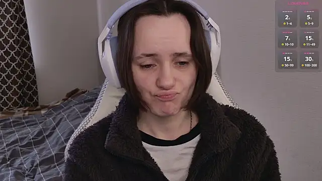 Luna Loveee online show from 04-27-26, 05:49