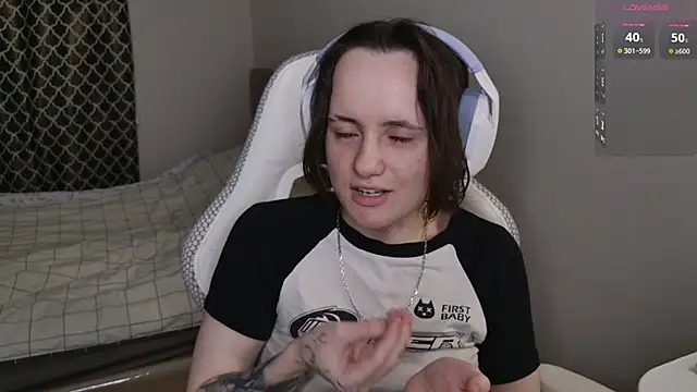 Luna Loveee online show from 05-27-26, 06:16