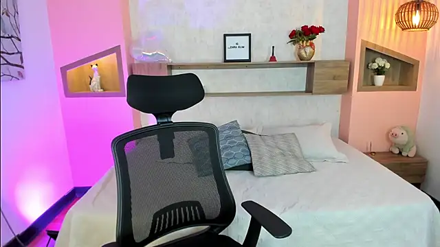 Snapshot of Lucia_Brown_ chatting on 03-06-25, 11:47 Lucia Brown online show from 03-06-25, 11:47