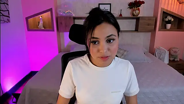 Snapshot of Lucia_Brown_ chatting on 03-08-25, 01:14 Lucia Brown online show from 03-08-25, 01:14