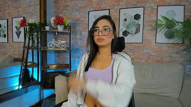 Snapshot of Lucia_Brown_ chatting on 10-17-25, 01:14 Lucia Brown online show from 10-17-25, 01:14