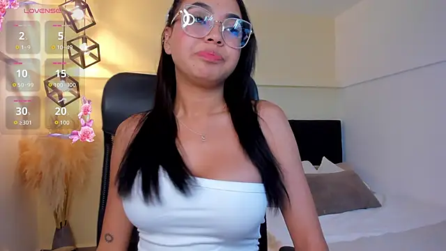 Lucia Brown  online show from 06-18-26, 06:12